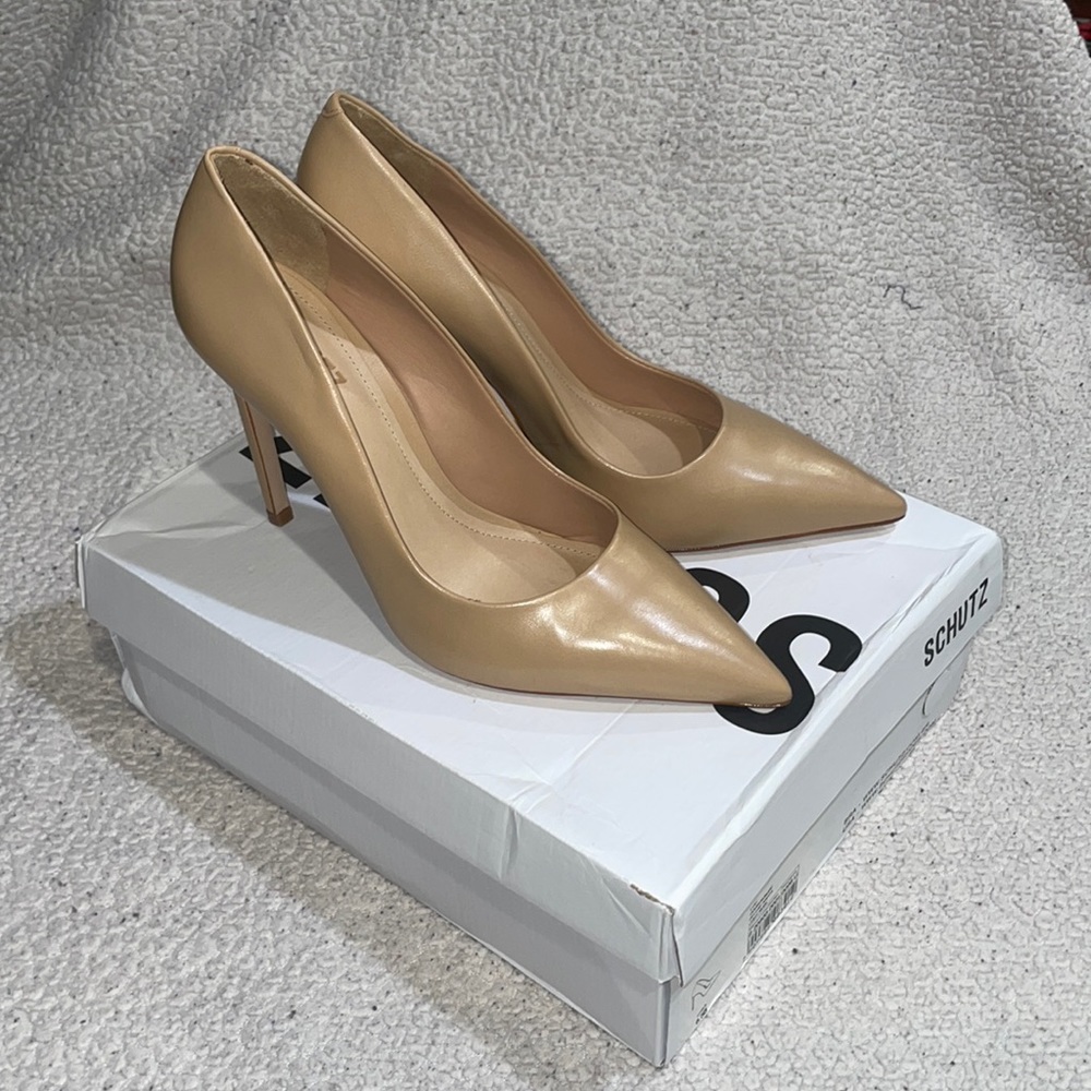 Schutz “Lou” High Heel  Color: Nude Size 8.5